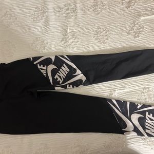 Nike leggings black and white size large